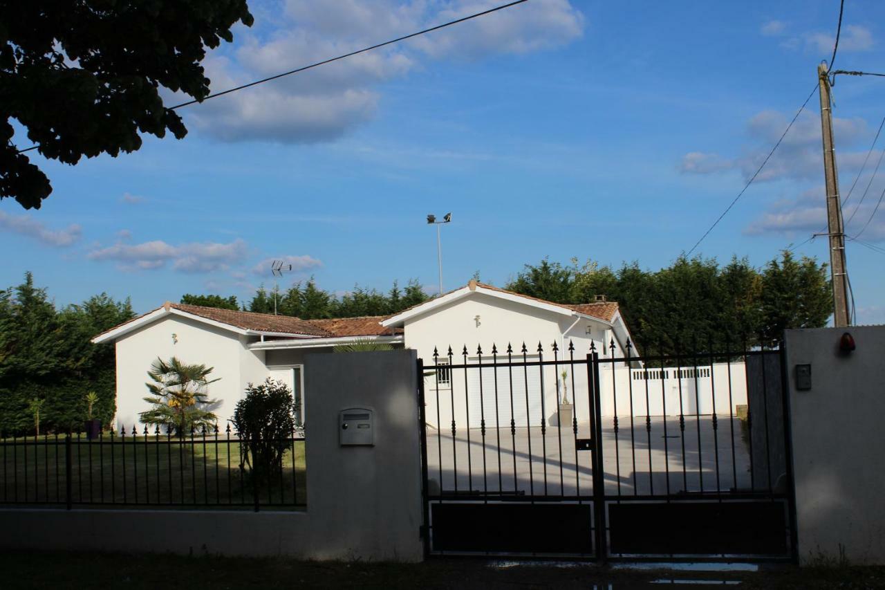 Les Tresors De Lizzie Hotel Coutras Buitenkant foto