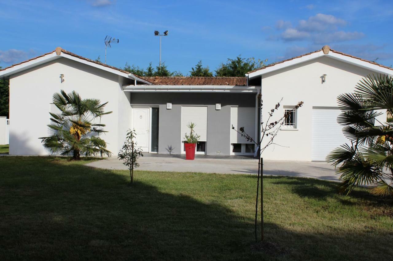 Les Tresors De Lizzie Hotel Coutras Buitenkant foto