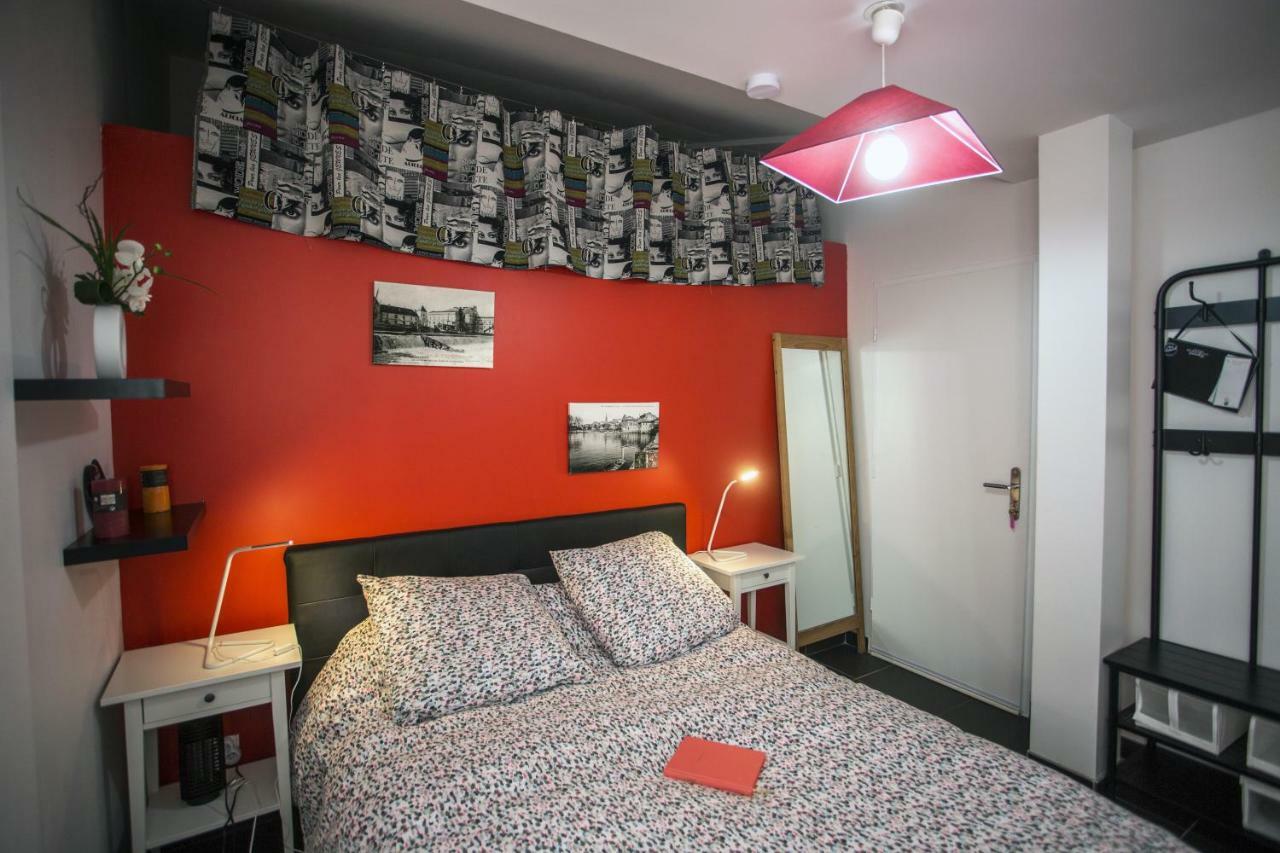 Les Tresors De Lizzie Hotel Coutras Buitenkant foto